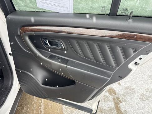 Used 2019 Ford Taurus Limited image 32