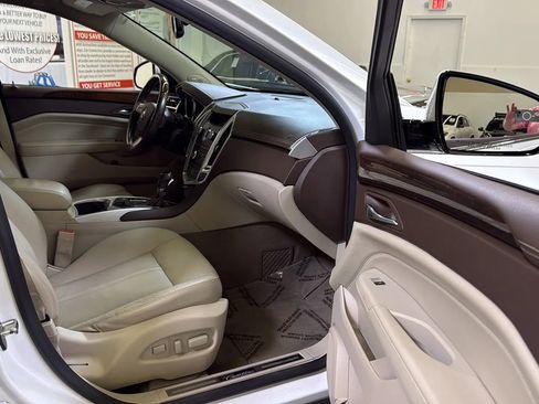 Used 2011 Cadillac SRX Luxury FWD image 14