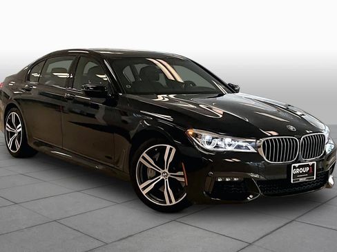 Used 2019 BMW 750i w/ Executive Package RWD image 2