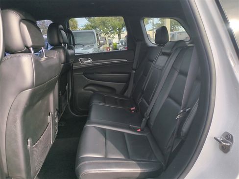 Used 2019 Jeep Grand Cherokee Limited image 16