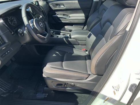 Used 2024 Nissan Pathfinder SL w/ SL Premium Package image 25