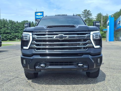 Used 2024 Chevrolet Silverado 2500 High Country w/ High Country Premium Package AWD/4WD image 2
