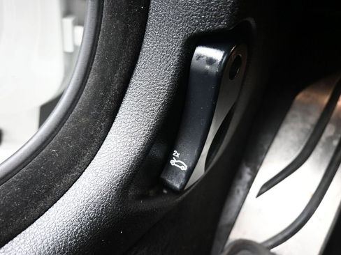 Used 2017 BMW M4 Convertible image 28