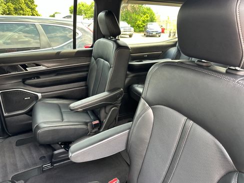 Used 2024 Jeep Wagoneer Series II AWD/4WD image 22