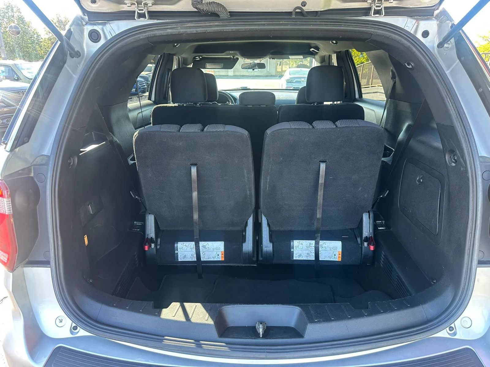 Used 2018 Ford Explorer XLT FWD image 8