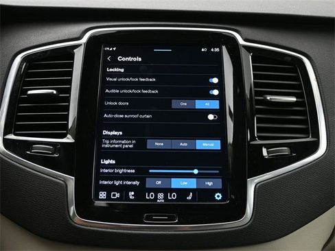 Used 2024 Volvo XC90 B5 Plus w/ Protection Package Premier image 17