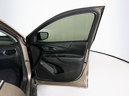 Used 2018 Chevrolet Equinox LT image 32