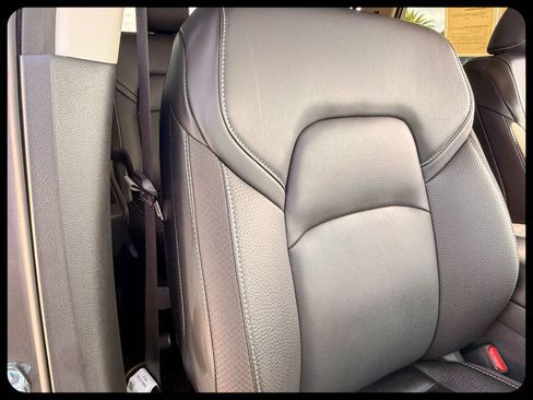 Used 2025 Nissan Pathfinder SL FWD image 16