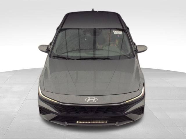 Used 2024 Hyundai Elantra SEL FWD image 3