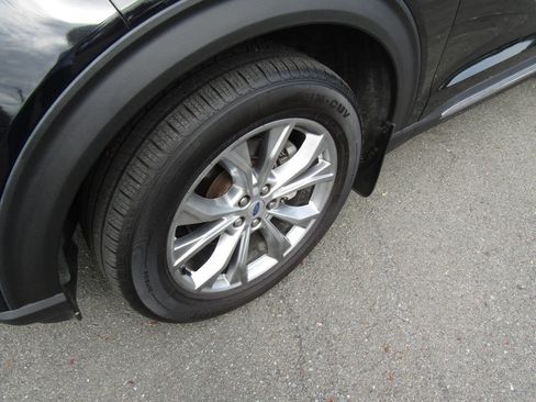 Used 2020 Ford Explorer XLT w/ Equipment Group 202A AWD/4WD image 31
