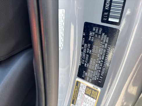 Used 2024 Kia Carnival SX Prestige FWD image 3