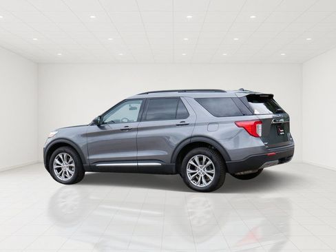Certified 2023 Ford Explorer XLT w/ Equipment Group 202A AWD/4WD image 4