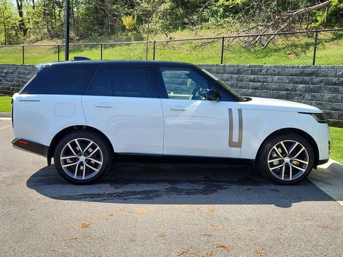 Certified 2025 Land Rover Range Rover SE AWD/4WD image 11