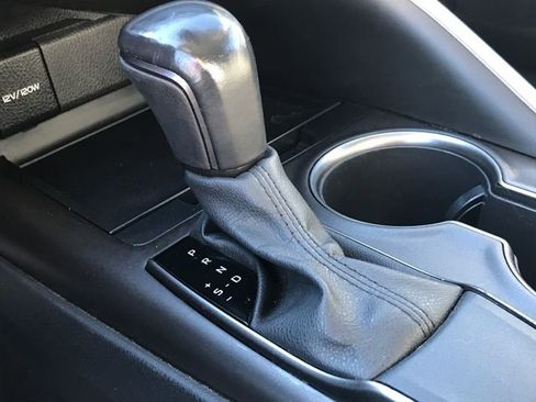 Used 2021 Toyota Camry SE image 6