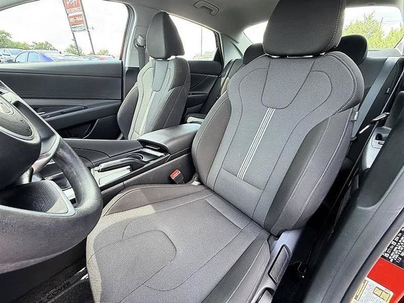 Used 2026 Hyundai Elantra SE FWD image 15