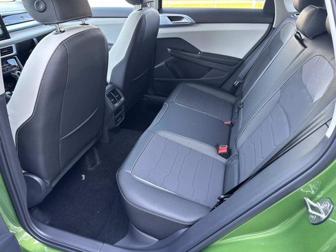 New 2026 Volkswagen Taos SE image 15