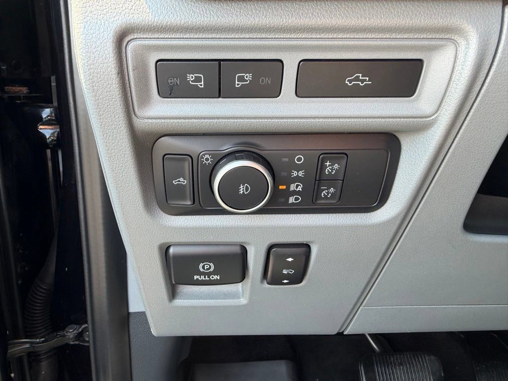 Used 2021 Ford F150 Lariat w/ FX4 Off-Road Package AWD/4WD image 19