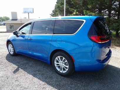 New 2027 Chrysler Pacifica Select