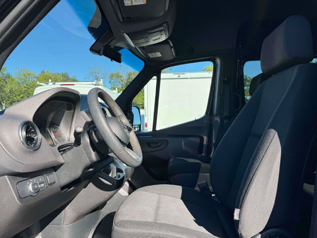 Used 2025 Mercedes-Benz Sprinter 2500 image 15