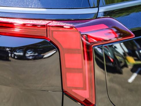Certified 2026 Kia Carnival SX w/ SX Dark Edition Package FWD image 10