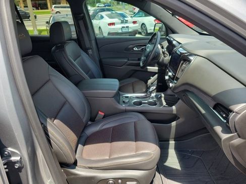 Used 2023 Chevrolet Traverse High Country image 32