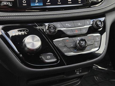 New 2026 Chrysler Pacifica Select image 14