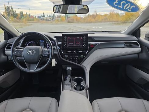 Used 2023 Toyota Camry SE image 11