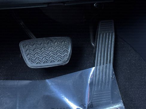 Used 2021 Toyota RAV4 XLE Premium w/ Carpet Mat Package (TMS) image 40