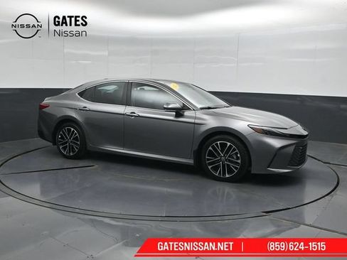 Used 2025 Toyota Camry XLE AWD/4WD image 1