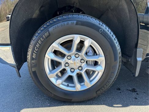 Used 2023 Chevrolet Silverado 1500 LT AWD/4WD image 23