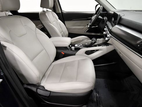 Used 2023 Kia Telluride S FWD image 18
