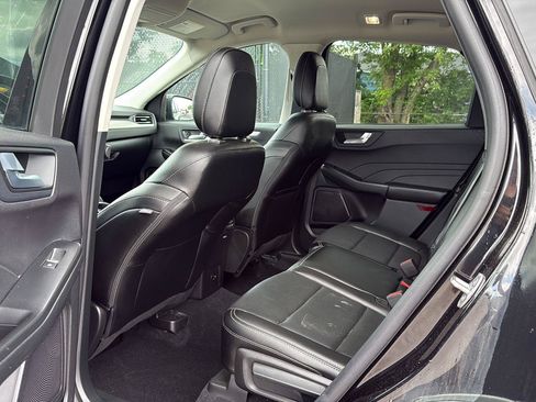 Used 2022 Ford Escape SEL w/ Equipment Group 302A AWD/4WD image 10