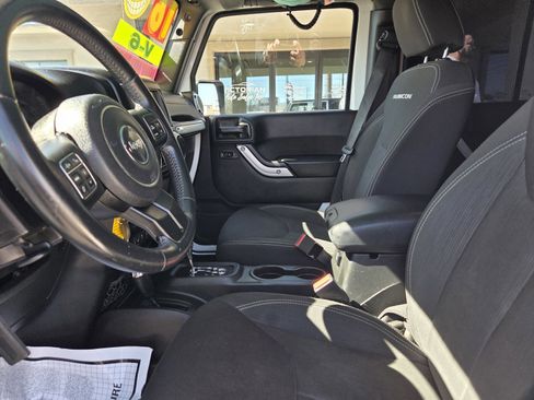 Used 2016 Jeep Wrangler Unlimited Rubicon w/ Connectivity Group image 13
