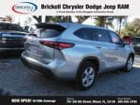 Used 2023 Toyota Highlander LE image 32