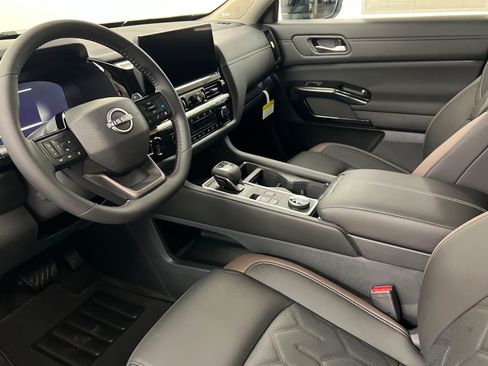 New 2026 Nissan Pathfinder Platinum AWD/4WD image 15