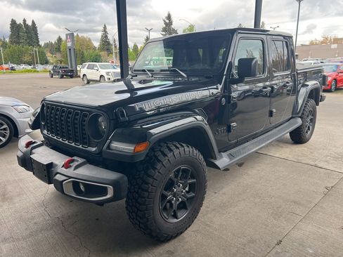 Used 2025 Jeep Gladiator Sport image 2