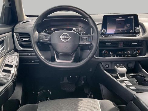Used 2025 Nissan Rogue SV FWD image 6
