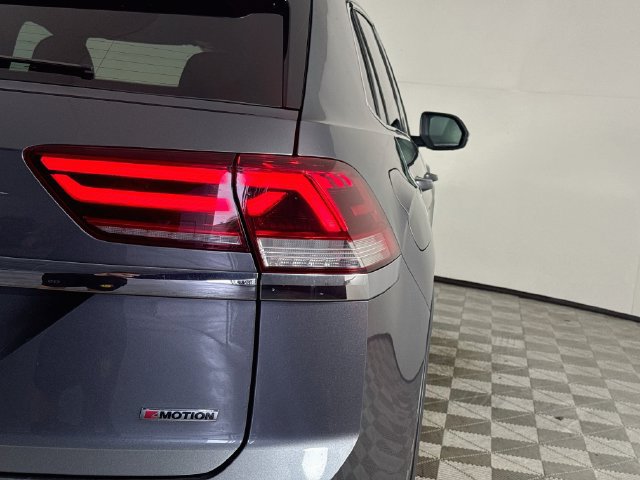 Used 2022 Volkswagen Atlas Cross Sport SEL Premium R-Line AWD/4WD image 33
