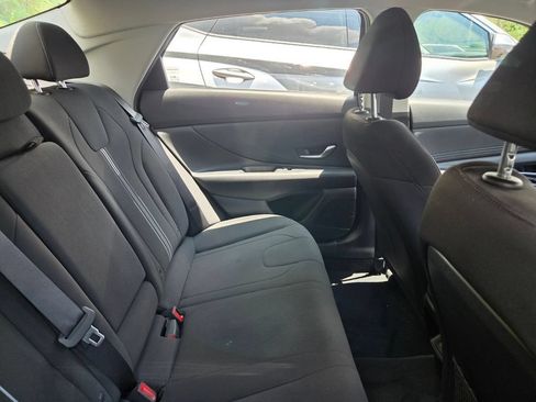 Used 2025 Hyundai Elantra SEL FWD image 9