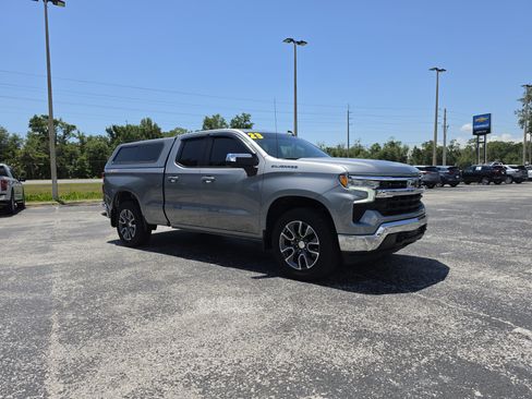 Used 2023 Chevrolet Silverado 1500 LT AWD/4WD image 2
