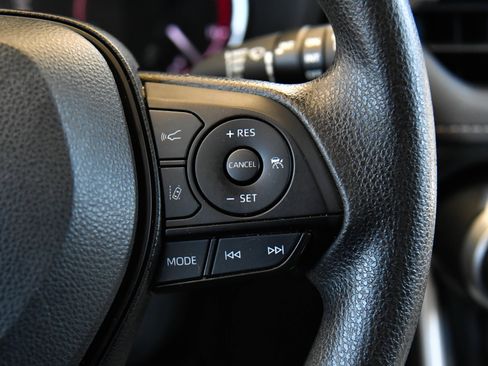 Used 2024 Toyota RAV4 XLE FWD image 32