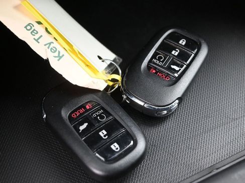 Certified 2025 Honda Pilot Sport image 17