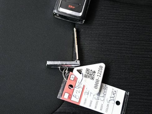 Used 2023 Jeep Grand Cherokee L Laredo image 31