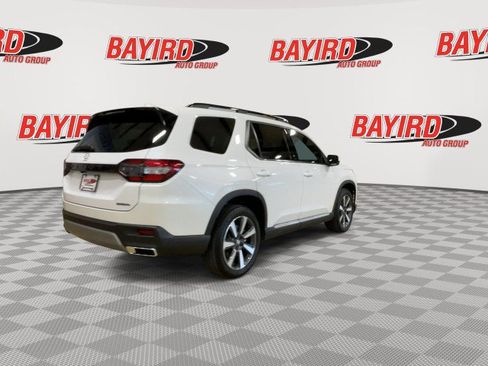 Used 2025 Honda Pilot Touring image 8