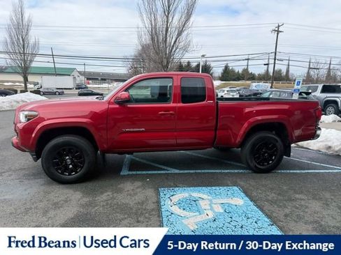Used 2022 Toyota Tacoma SR5 w/ SR5 Appearance Package (SM) image 12