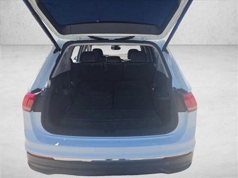 Used 2022 Volkswagen Tiguan SE FWD image 6