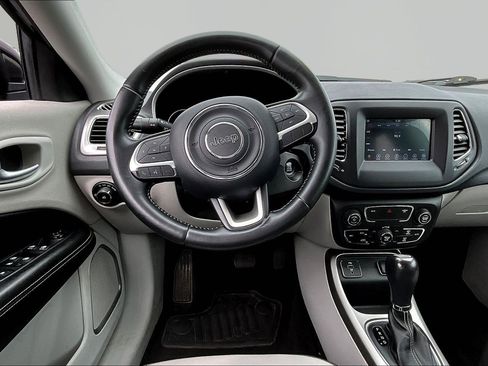 Used 2018 Jeep Compass Latitude w/ Popular Equipment Group FWD image 8
