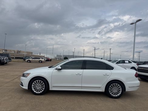 Used 2017 Volkswagen Passat 1.8T SE image 12