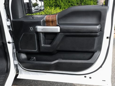 Used 2019 Ford F150 Lariat image 41