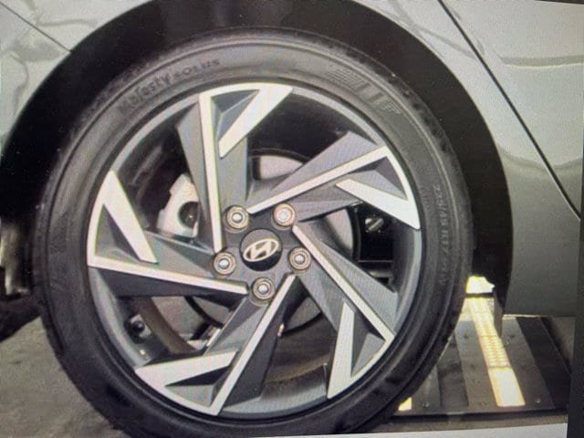 Used 2025 Hyundai Elantra Sport FWD image 8